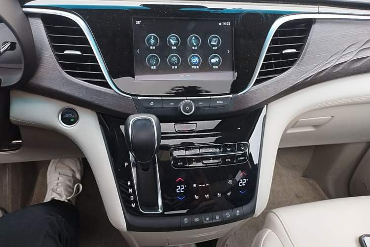 Used Buick GL8 2018 28T Avenir Avia China VI Standard Audio And AC Panel