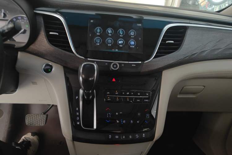 Used Buick GL8 2018 28T Avenir Avia China VI Standard Audio And AC Panel