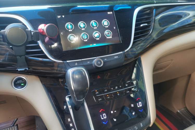 Used Buick GL8 2018 ES 28T Luxury Model China VI Standard Audio And AC Panel