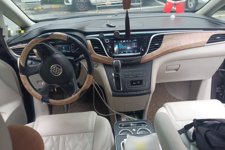 Used Buick GL8 2018 ES 28T Comfort Model China VI Standard Center Console