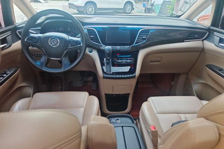 Used Buick GL8 2018 ES 28T Flagship Model China VI Standard Center Console