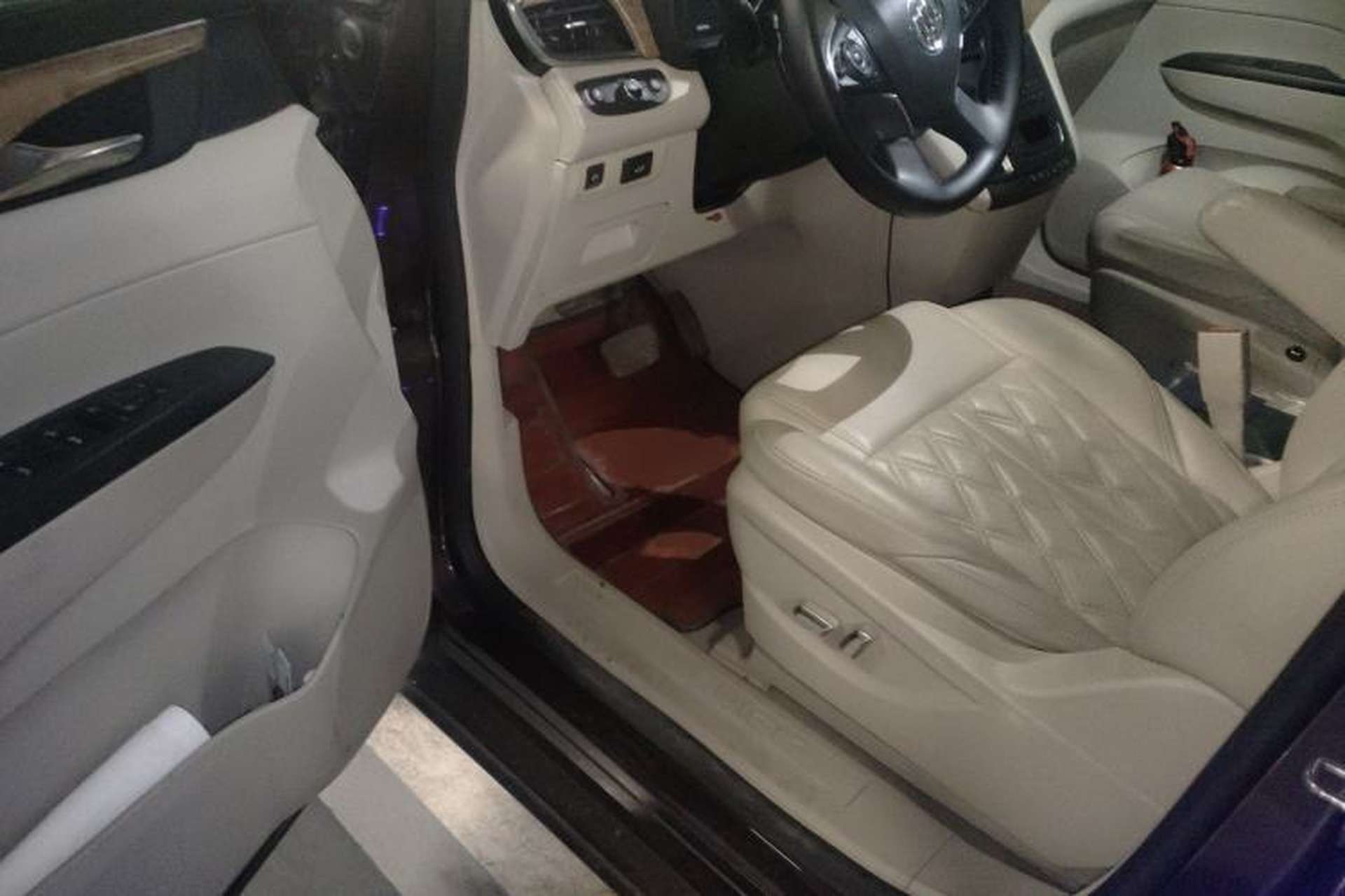 Used Buick GL8 2018 ES 28T Comfort Model China VI Standard Driver Seat