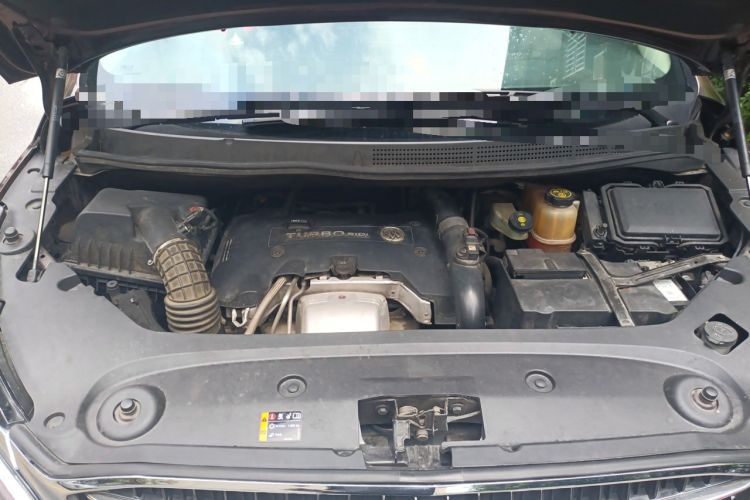 Used Buick GL8 2018 ES 28T Comfort Model China VI Standard Engine Bay