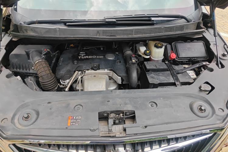 Used Buick GL8 2018 ES 28T Comfort Model China VI Standard Engine Bay