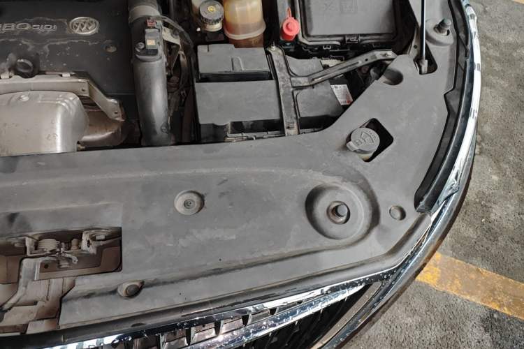 Used Buick GL8 2018 ES 28T Comfort Model China VI Standard Engine Bay Left