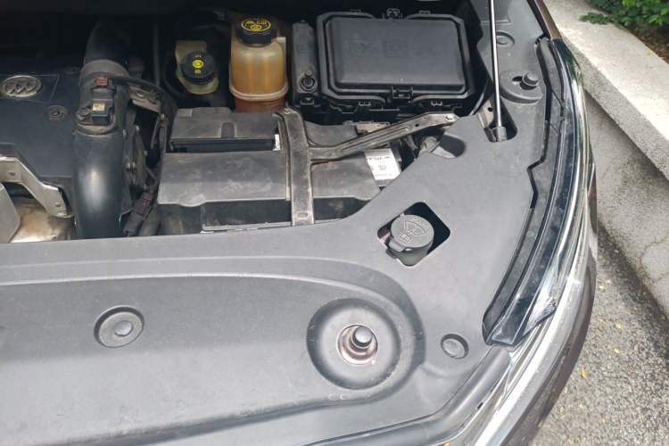 Used Buick GL8 2018 ES 28T Comfort Model China VI Standard Engine Bay Left
