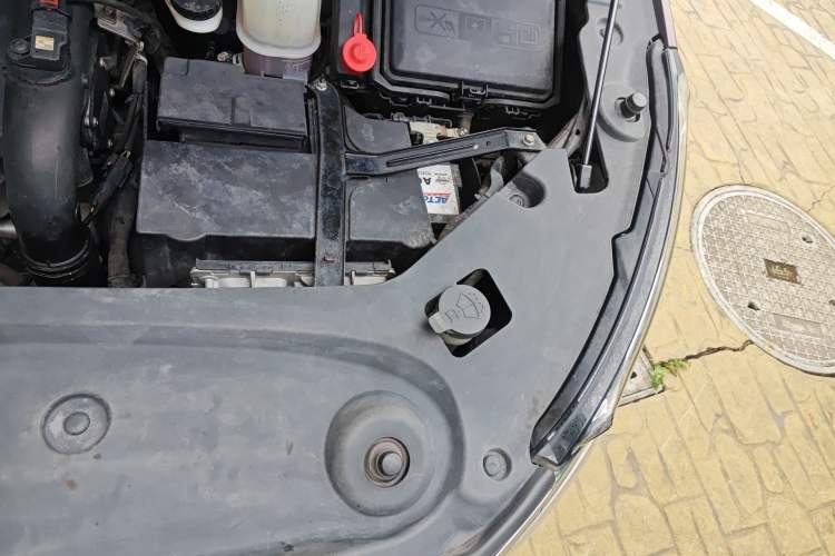Used Buick GL8 2018 ES 28T Comfort Model China VI Standard Engine Bay Left