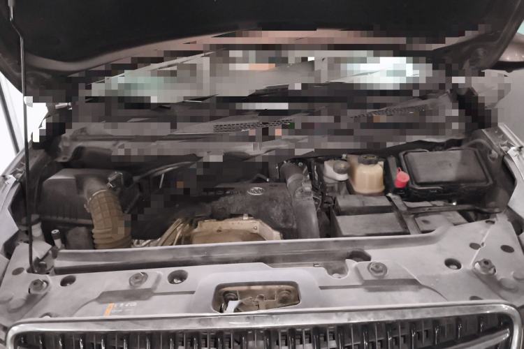 Used Buick GL8 2018 28T Luxury Model China VI Standard Engine Bay
