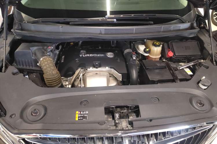 Used Buick GL8 2018 ES 28T Comfort Model China VI Standard Engine Bay