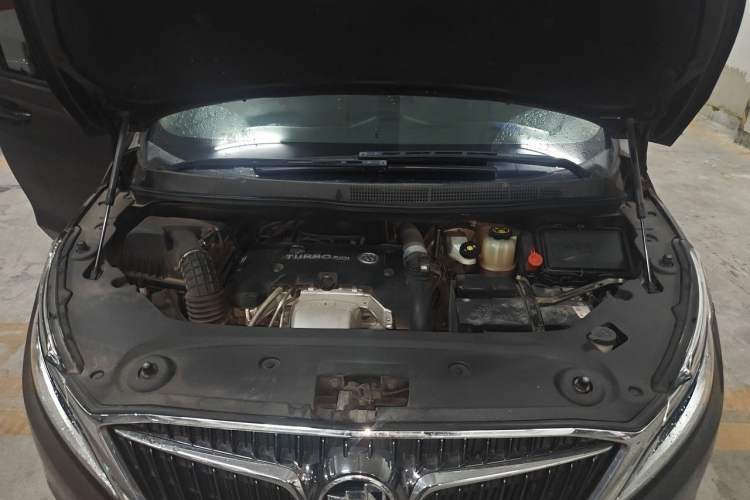 Used Buick GL8 2018 ES 28T Comfort Model China VI Standard Engine Bay
