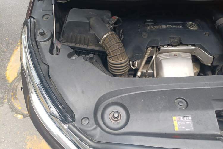 Used Buick GL8 2018 ES 28T Comfort Model China VI Standard Engine Bay Right