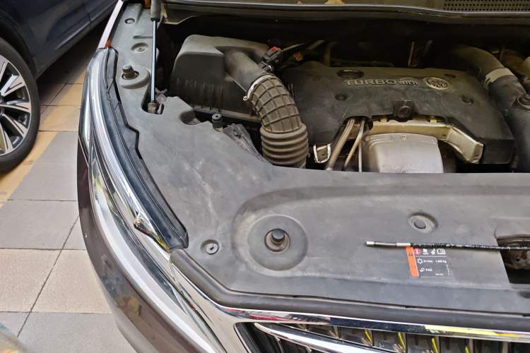Used Buick GL8 2018 ES 28T Comfort Model China VI Standard Engine Bay Right