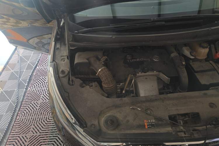 Used Buick GL8 2018 28T Avenir Avia China VI Standard Engine Bay Right