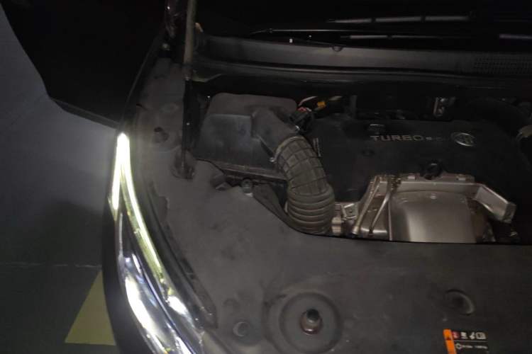Used Buick GL8 2018 28T Avenir Avia China VI Standard Engine Bay Right