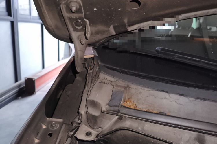 Used Buick GL8 2018 28T Luxury Model China VI Standard Engine Bay Right