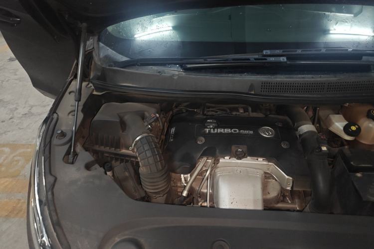 Used Buick GL8 2018 ES 28T Comfort Model China VI Standard Engine Bay Right