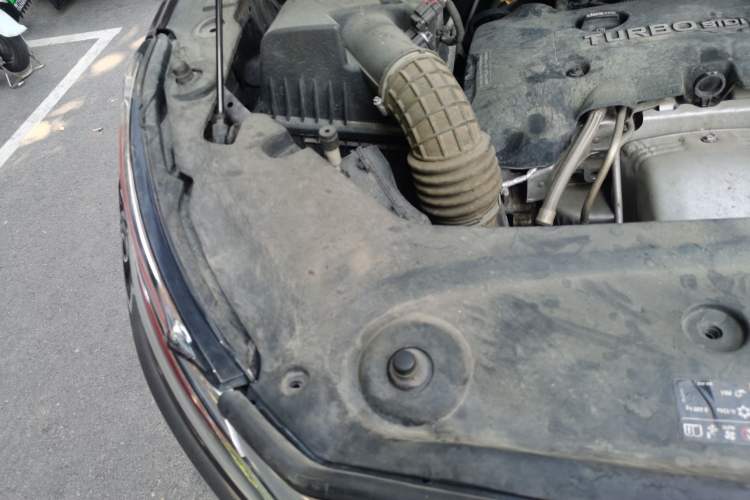 Used Buick GL8 2018 ES 28T Luxury Model China VI Standard Engine Bay Right