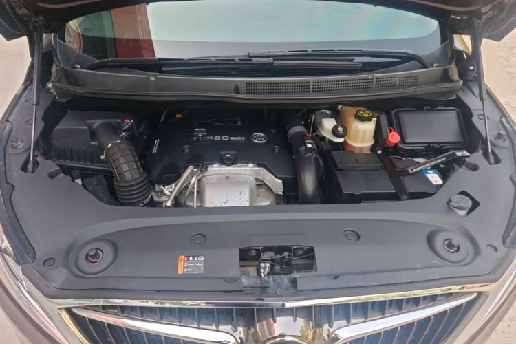 Used Buick GL8 2018 ES 28T Flagship Model China VI Standard Engine Bay