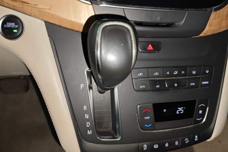 Used Buick GL8 2018 ES 28T Comfort Model China VI Standard Gear Lever