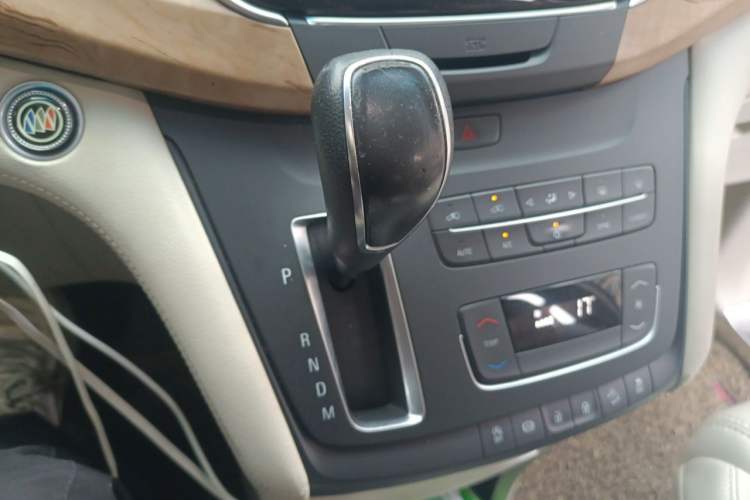 Used Buick GL8 2018 ES 28T Comfort Model China VI Standard Gear Lever