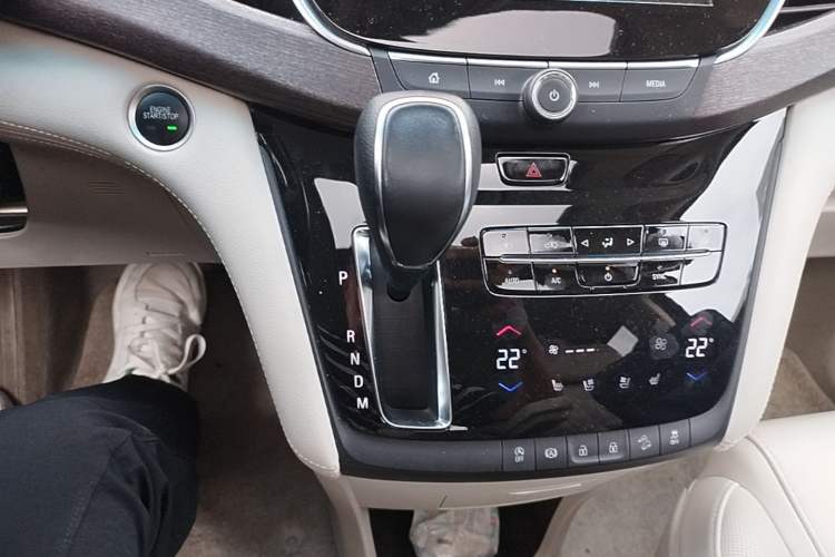 Used Buick GL8 2018 28T Avenir Avia China VI Standard Gear Lever