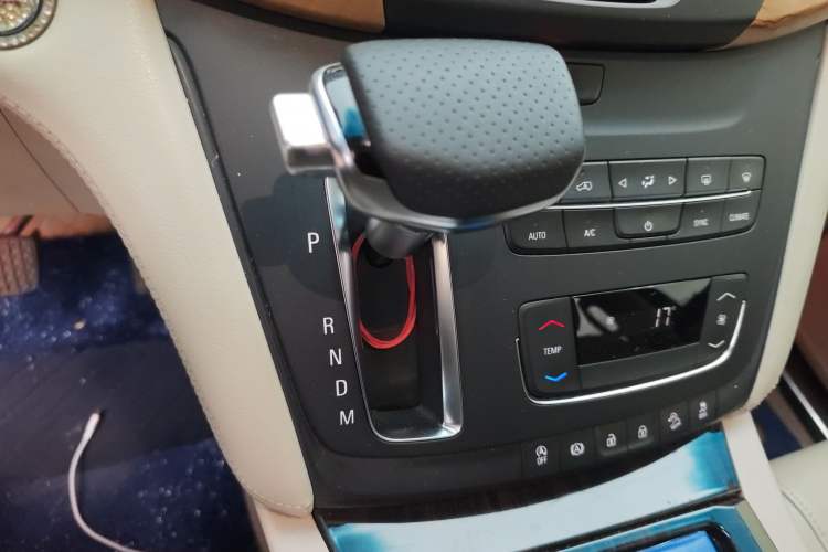 Used Buick GL8 2018 ES 28T Comfort Model China VI Standard Gear Lever