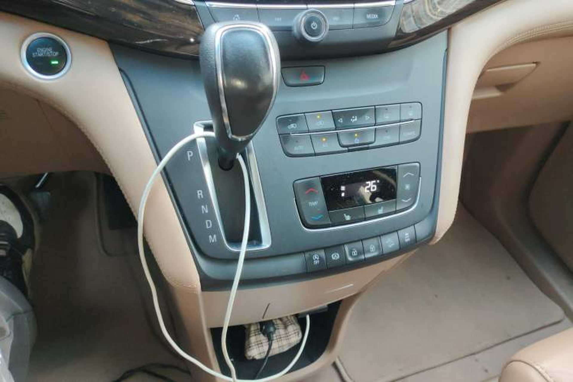 Used Buick GL8 2018 ES 28T Premium Model China VI Standard Gear Lever