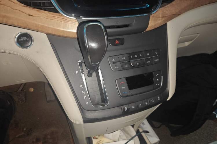 Used Buick GL8 2018 ES 28T Comfort Model China VI Standard Gear Lever