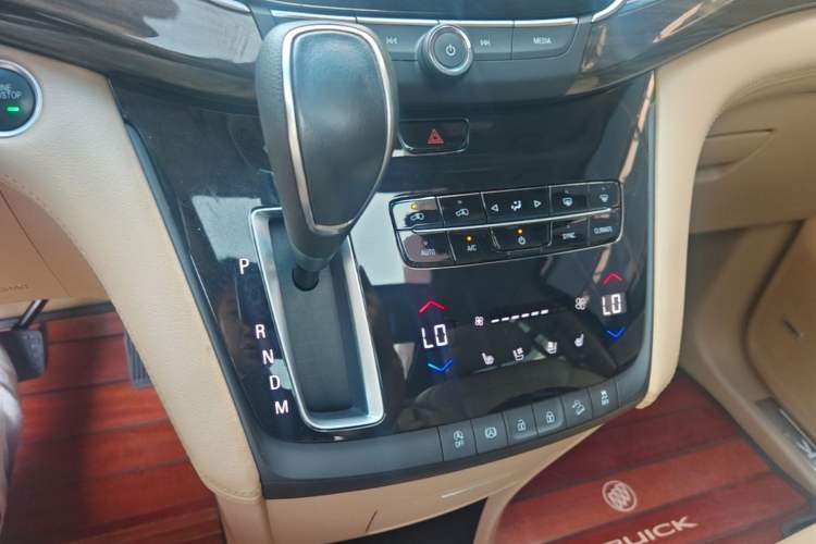 Used Buick GL8 2018 ES 28T Flagship Model China VI Standard Gear Lever