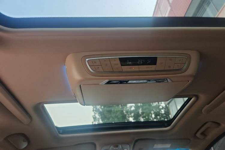 Used Buick GL8 2018 ES 28T Flagship Model China VI Standard Headliner