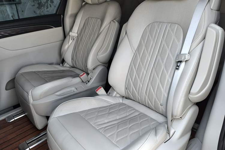 Used Buick GL8 2018 28T Avenir Avia China VI Standard Left Rear Seat