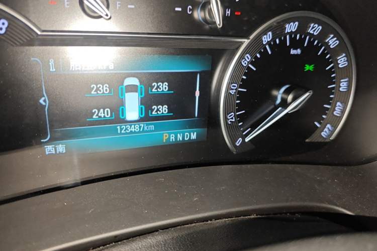Used Buick GL8 2018 ES 28T Comfort Model China VI Standard Odometer Close Up