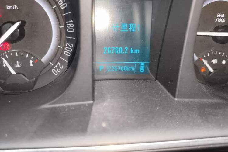 Used Buick GL8 2018 28T Luxury Model China VI Standard Odometer Close Up