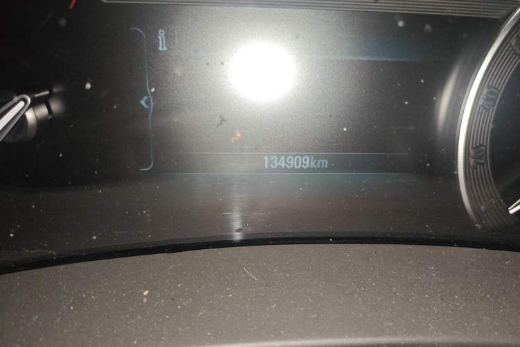 Used Buick GL8 2018 ES 28T Comfort Model China VI Standard Odometer Close Up