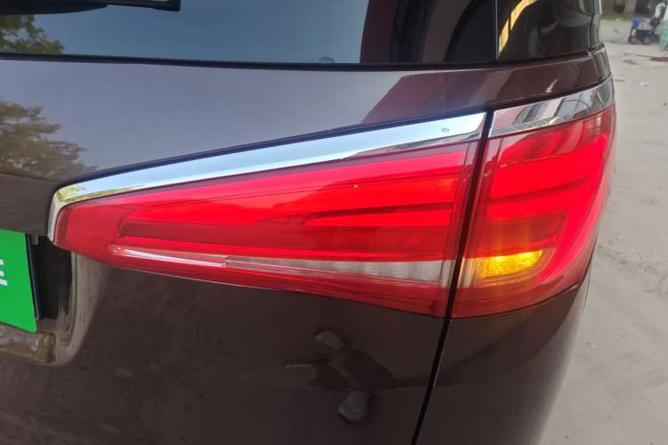 Used Buick GL8 2018 ES 28T Flagship Model China VI Standard Right Rear Taillight