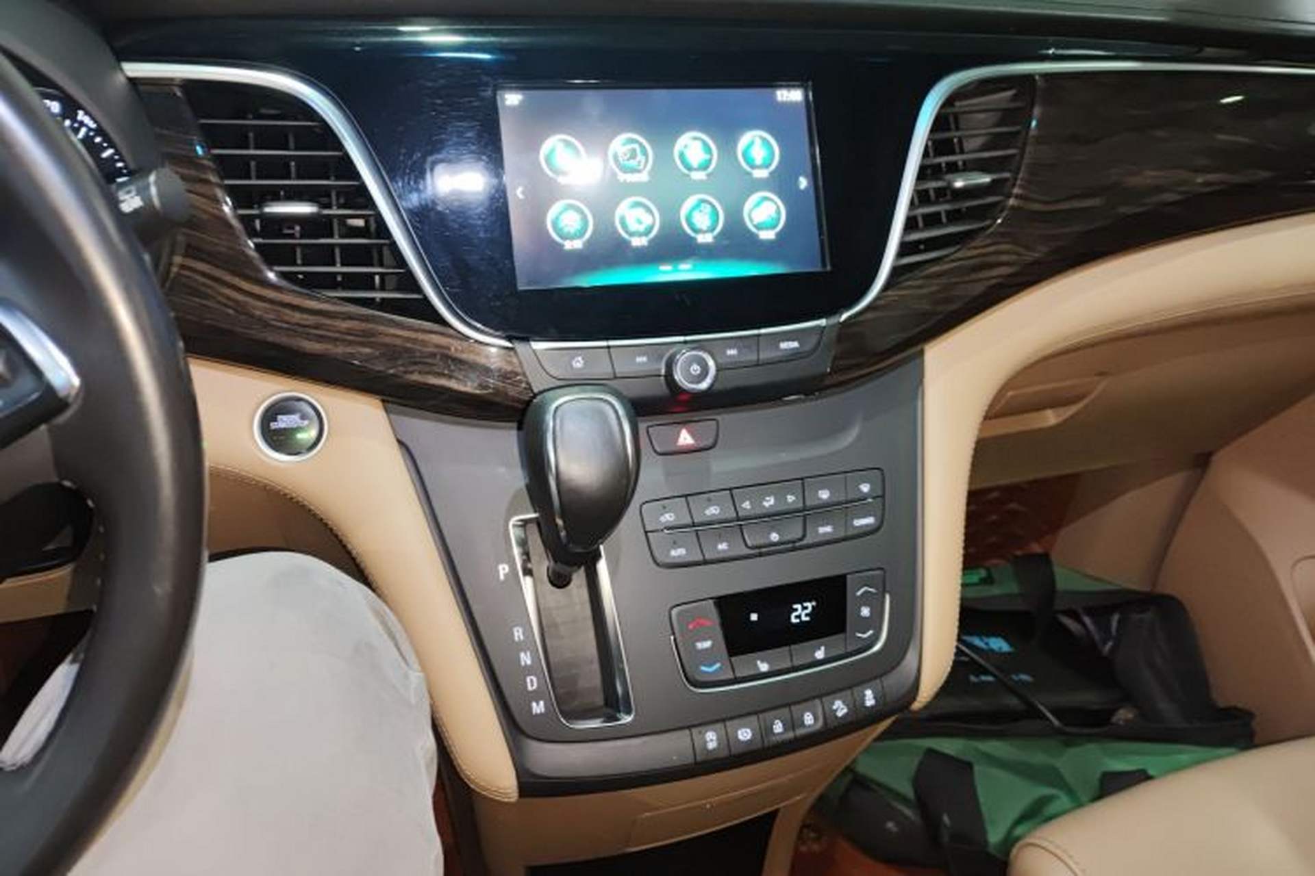 Used Buick GL8 2018 ES 28T Premium Model China VI Standard Audio And AC Panel