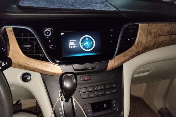 Used Buick GL8 2018 ES 28T Comfort Model China VI Standard Audio And AC Panel