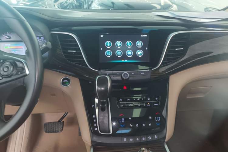 Used Buick GL8 2018 ES 28T Flagship Model China VI Standard Audio And AC Panel