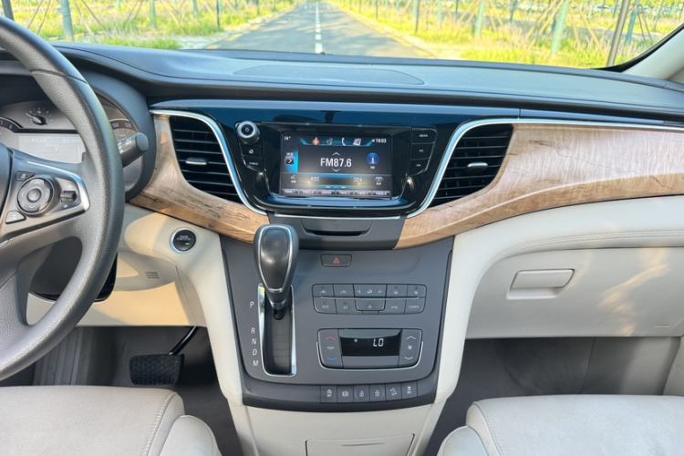 Used Buick GL8 2018 ES 28T Comfort Model China VI Standard Audio And AC Panel