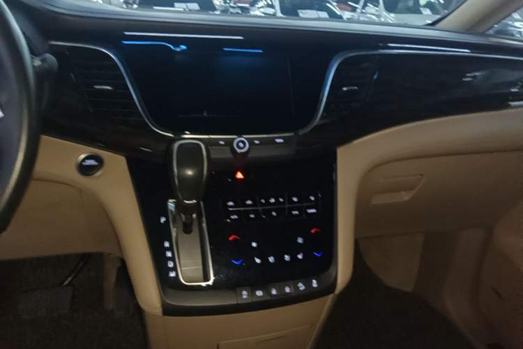 Used Buick GL8 2018 ES 28T Flagship Model China VI Standard Audio And AC Panel