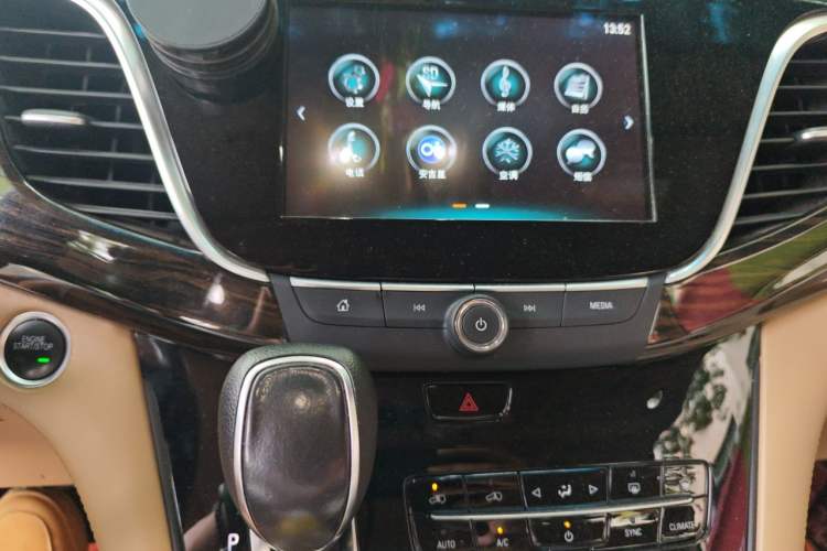 Used Buick GL8 2018 ES 28T Luxury Model China VI Standard Audio And AC Panel