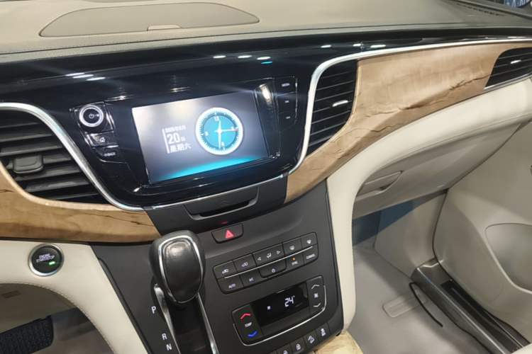 Used Buick GL8 2018 ES 28T Comfort Model China VI Standard Audio And AC Panel