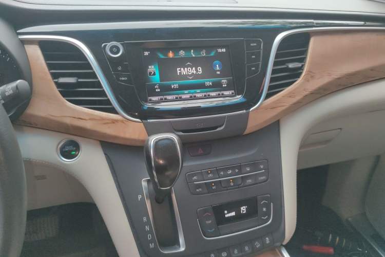 Used Buick GL8 2018 ES 28T Comfort Model China VI Standard Audio And AC Panel