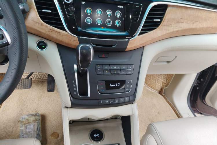 Used Buick GL8 2018 ES 28T Comfort Model China VI Standard Audio And AC Panel