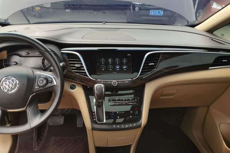 Used Buick GL8 2018 ES 28T Luxury Model China VI Standard Audio And AC Panel