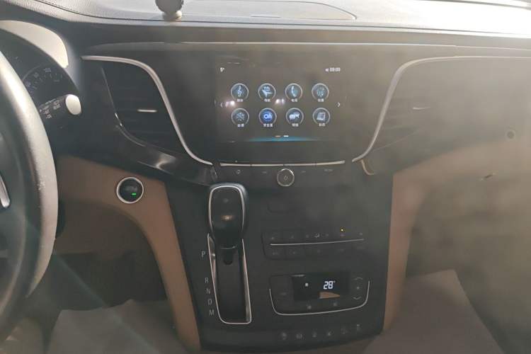 Used Buick GL8 2018 ES 28T Premium Model China VI Standard Audio And AC Panel