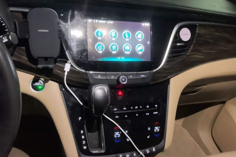 Used Buick GL8 2018 ES 28T Luxury Model China VI Standard Audio And AC Panel