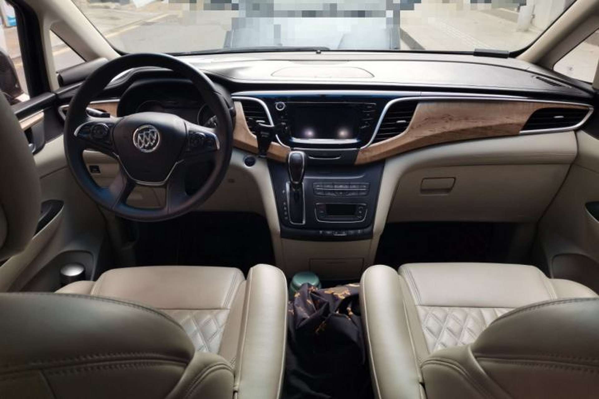 Used Buick GL8 2018 ES 28T Comfort Model China VI Standard Center Console