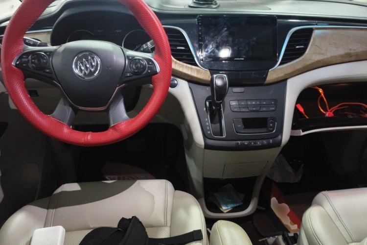 Used Buick GL8 2018 ES 28T Comfort Model China VI Standard Center Console