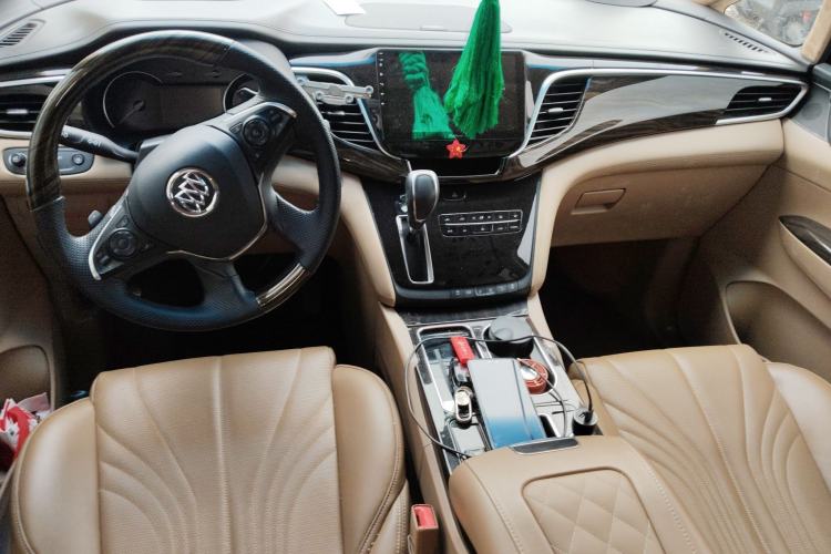 Used Buick GL8 2018 ES 28T Luxury Model China VI Standard Center Console